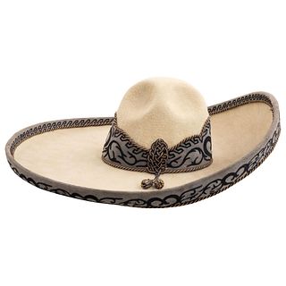 CHARRO HAT, MEXICO 20TH CENTURY Made of short rabbit hair Decorated with a cord in gray and gold thread