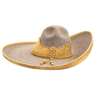 CHARRO HAT, MEXICO 20TH CENTURY Made of long rabbit hair Decorated with a golden thread cord