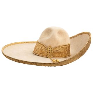 CHARRO HAT, MEXICO 20TH CENTURY Made of long rabbit hair Decorated with a golden thread cord 