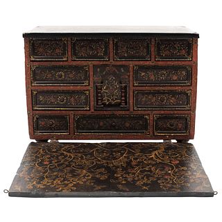 CABINET SPAIN, 19TH CENTURY In carved and polychrome wood Decorated with birds, floral and plant motifs 19.6 x 27.1 x 14.9" (50 x 69 x 38 cm)