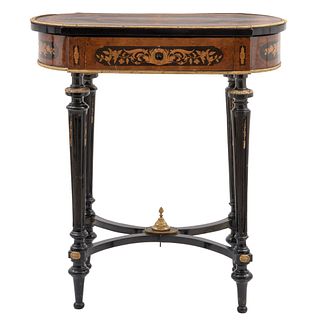SEWING TABLE 20TH CENTURY Made of marqueted and ebonized wood 28.1 x 25.7" (71.5 x 65.5 cm)
