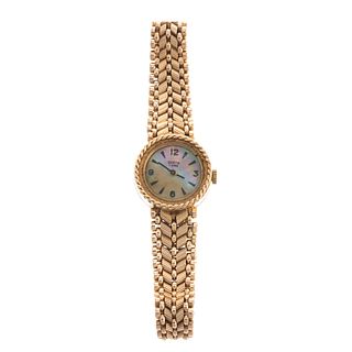 A Ladies Vintage Geneva Wrist Watch in 14K