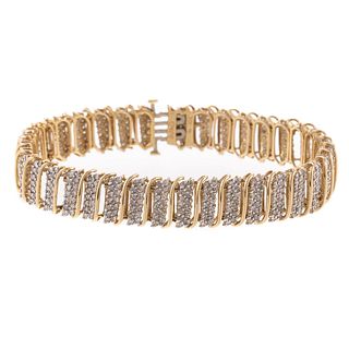 A Pave Diamond Link Bracelet in Yellow Gold