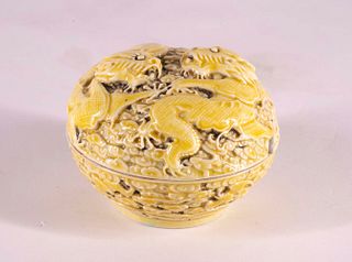 Dragon' Covered Paste Box with Qianlong Seal Mark
