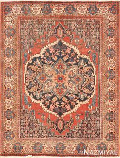 ANTIQUE PERSIAN SENNEH RUG. 4 ft 6 in x 3 ft 5 in (1.37 m x 1.04 m)