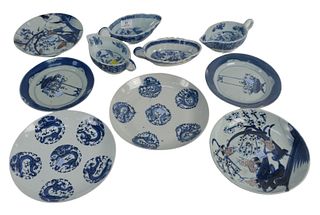 Group of Blue and White Chinese Porcelain to include three pairs of Chinese plates with floral decoration along with four gravy boats, 18th/19th centu
