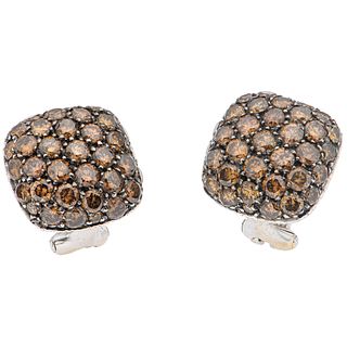 PAIR OF EARRINGS WITH DIAMONDS IN 18K WHITE GOLD with 74 brilliant cut brown diamonds ~2.50 ct. Weight: 6.7 g