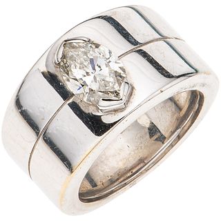 RING WITH DIAMOND IN 18K WHITE GOLD 1 marquise cut diamond ~1.0 ct Clarity: SI1-SI2 Color: J-K Size: 6
