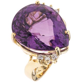 RING WITH AMETHYST AND DIAMONDS IN 14K YELLOW GOLD 1 pear cut amethyst ~17.20 ct and 6 brilliant cut diamonds ~0.18 ct