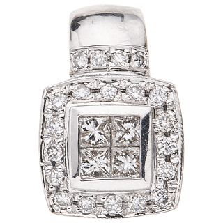 PENDANT WITH DIAMONDS IN 18K WHITE GOLD with 4 princess cut diamonds ~0.36 ct and 20 brilliant cut diamonds ~0.20 ct