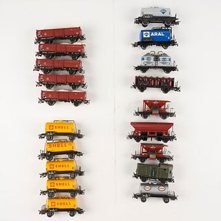Grp: 19 Marklin Scale Train Rail Cars