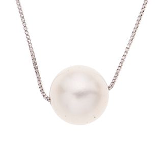 Collar con perla y plata .925. 1 perla cultivada color blanco de 10 mm. Peso: 2.1 g.