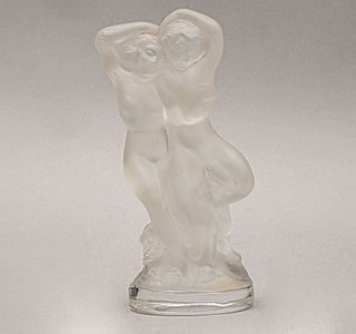 Musas. Francia. Siglo XX. Elaborada en cristal Lalique. Firmada. 14 cm altura