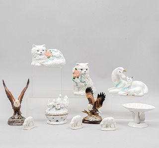 Lote de 10 piezas. Diferentes orígenes. Siglo XX. Elaboradas en porcelana y cerámica. Algunas marca Mirmasu y de Cuernavaca.