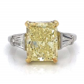 5.09 Ct GIA Certified Fancy Yellow Diamond Engagem