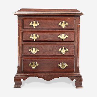 A Chippendale miniature walnut chest of drawers 18th/19th century