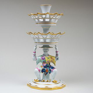 Mottahedeh Porcelain Three-Tiered Sweetmeat Stand in the 'Tobacco Leaf' Pattern
