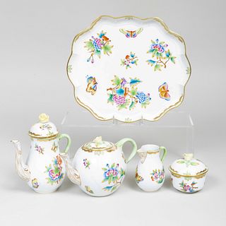 Herend Porcelain Tea and Coffee Service in the 'Queen Victoria' Pattern