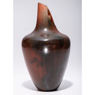 Alice Cling
(Dine, b. 1946)
Award-Winning Navajo Pottery Vase, 1999