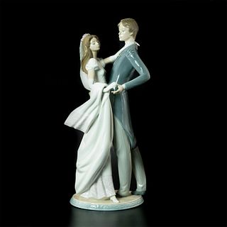 I Love You Truly 1001528 - Lladro Porcelain Figurine