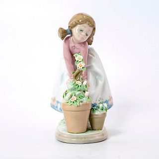 Pretty Posies 1005548 - Lladro Porcelain Figurine