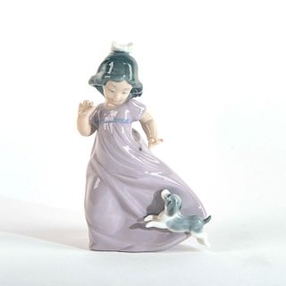 Girl Followed by Puppy 02001028 - Nao Porcelain Figure by Lladro