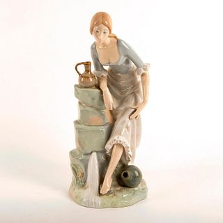 Girl from the Fountain 02010115 - Nao Porcelain Figure by Lladro