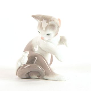 Cat and Mouse 1005236 - Lladro Porcelain Figure