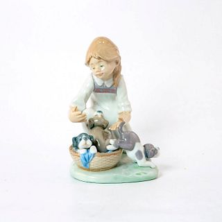 Joy in a Basket 1005595 - Lladro Porcelain Figurine