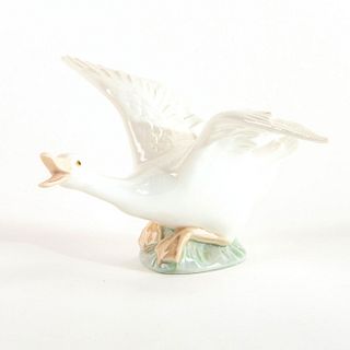 Duck Flying 1001264 - Lladro Porcelain Figure