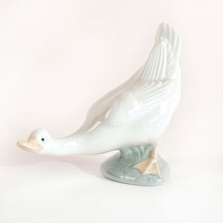 Suspicious Duck 02000244 - Nao Porcelain Figure by Lladro