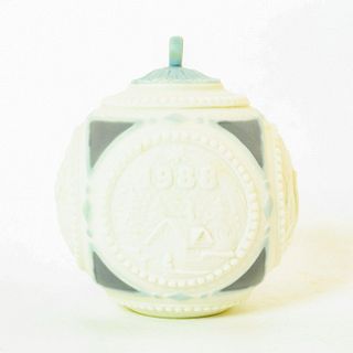 Christmas Ball 1988 1011603 - Lladro Porcelain Ornament