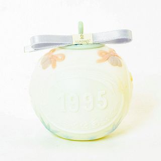 Christmas Ball 1995 1016207 - Lladro Porcelain Ornament