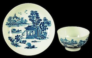 A WORCESTER TEA BOWL AND SAUCER, C1760 transfer printed in underglaze blue with the Man in the