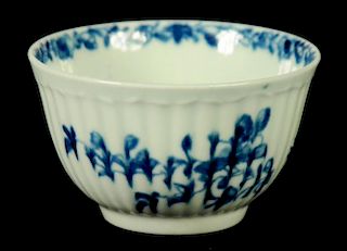 A WORCESTER REEDED TEA BOWL, C1755-60 painted  in underglaze blue with the Feather Mould Floral