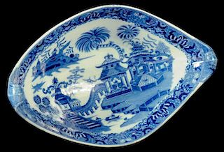 A BLUE PRINTED EARTHENWARE CURLING PALM PATTERN COMPORT PROBABLY JOB RIDGWAY, C1815-20  34cm w ++