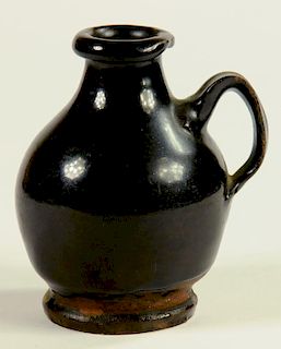 AN ENGLISH MANGANESE GLAZED BROWN STONEWARE JUG, EARLY 18TH C  10.5cm h, (excavated in Derby;