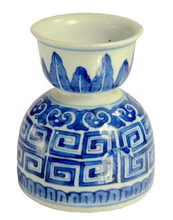 A CHINESE BLUE AND WHITE PORCELAIN BULB POT, 19TH C  of domed form with cup shaped neck, 10cm h ++