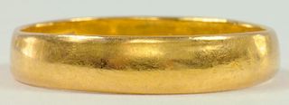 A 22CT GOLD WEDDING RING, 3.1G