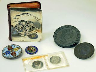 A VICTORIAN ENAMELLED 1887 FLORIN, SEVERAL OTHER COINS AND A MINIATURE PRAYER BOOK WITH EMBOSSED