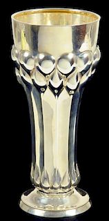 A GERMAN SILVER VASE IN 17TH CENTURY STYLE, CONTROL MARKS, CIRCA 1900, 9OZS