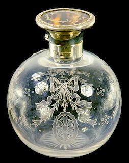 A SILVER MOUNTED GLOBULAR SCENT BOTTLE, WITH TORTOISESHELL INSET LID, MARKS RUBBED, EARLY 20TH C