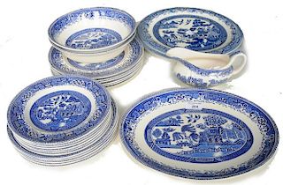 A QUANTITY OF STAFFORDSHIRE WILLOW PATTERN DINNER WARE