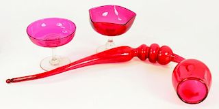 A VICTORIAN CRANBERRY GLASS ORNAMENTAL TOBACCO PIPE AND TWO FOOTED  DISHES