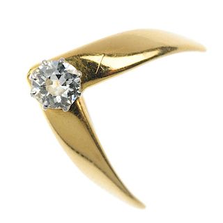 A diamond single-stone ring. The old-cut diamond, to the chevron-shape band. Estimated diamond weigh