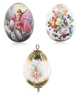 A GROUP OF THREE SMALL RUSSIAN PORCELAIN EASTER EGGS, IMPERIAL PORCELAIN FACTORY, ST. PETERSBURG, LATE 19TH-EARLY 20TH CENTURY  
