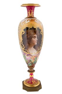 A ROYAL VIENNA STYLE PORCELAIN VASE, LATE 19TH-EARLY 20TH CENTURY 