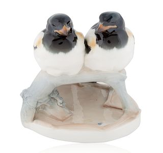 A CONTINENTAL PORCELAIN FIGURINE OF SWALLOWS ON A BRANCH, LATE 19TH-EARLY 20TH CENTURY 
