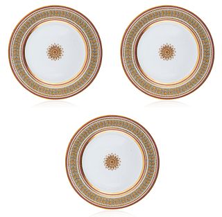 A SET OF THREE PORCELAIN AND GILT PLATES FROM the BABIGON SERVICE, IMPERIAL PORCELAIN FACTORY, ST. PETERSBURG, PERIOD OF NICHOLAS II, CIRCA 1903