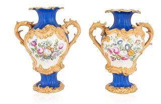 A PAIR OF ROCOCO STYLE PORCELAIN VASES, LATE 19TH-EARLY 20TH CENTURY 